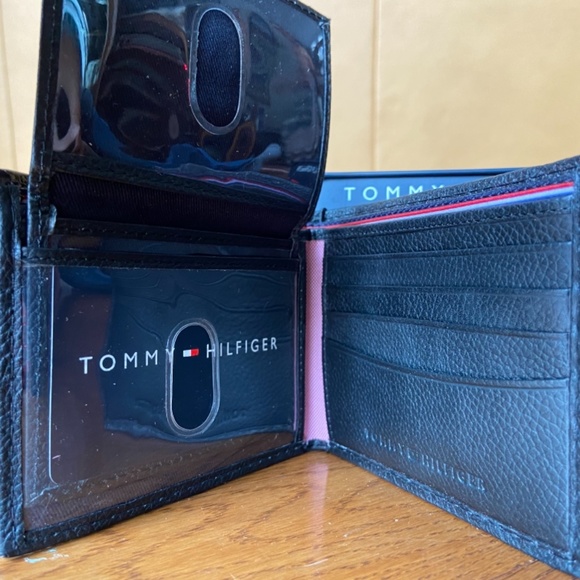 TH Men’s Wallet - Picture 2 of 2